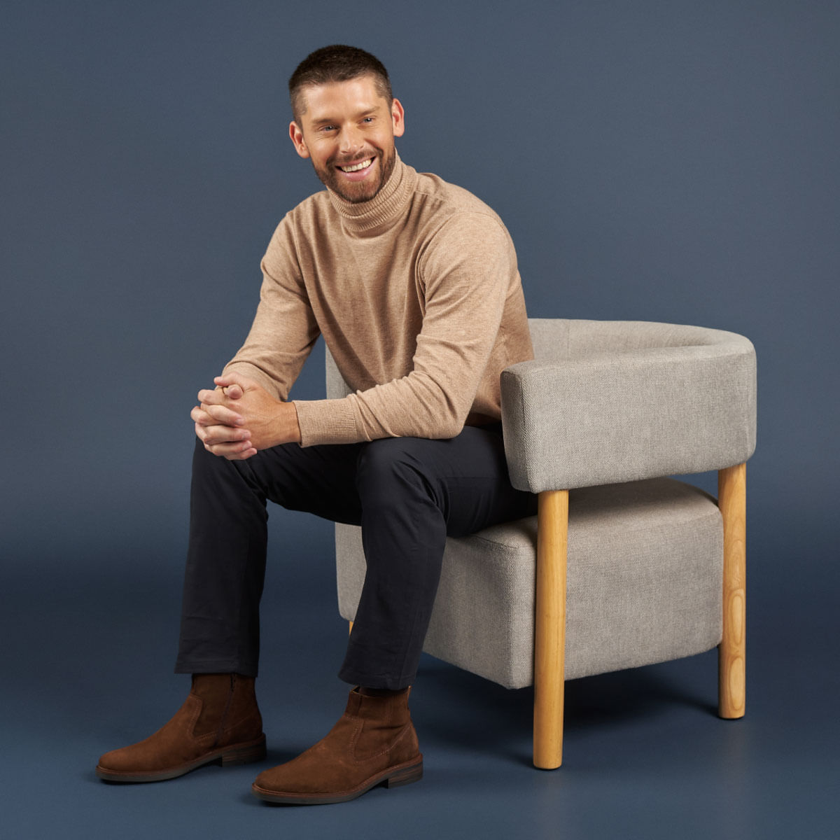 Bota corta de gamuza con cierre lateral